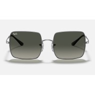 Square 1971 @collection
Lenses: Grey Gradient  +  Frame: Gunmetal