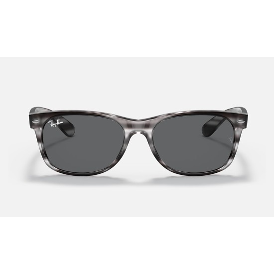 NEW WAYFARER COLOR MIX
Lenses: Dark Grey Classic  +  Frame: Striped Grey