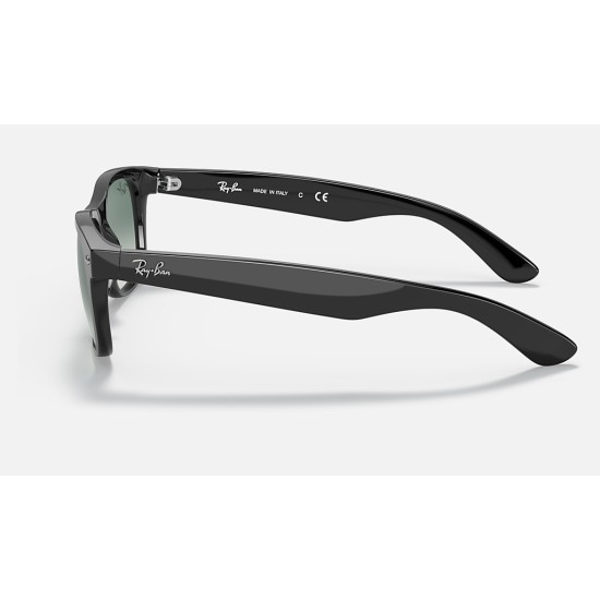 NEW WAYFARER FLASH GRADIENT LENSES
Lenses: Green Gradient  +  Frame: Black