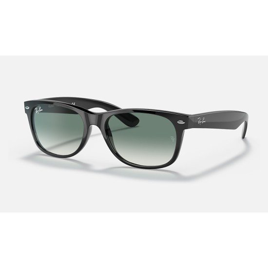 NEW WAYFARER FLASH GRADIENT LENSES
Lenses: Green Gradient  +  Frame: Black
