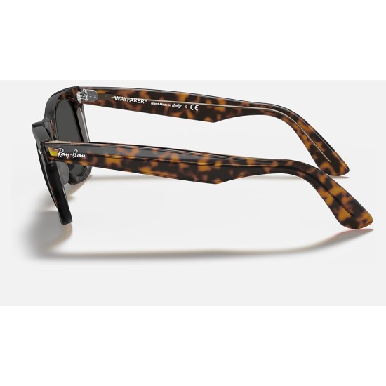 ORIGINAL WAYFARER BICOLOR
Lenses: Dark Grey Classic  +  Frame: Tortoise