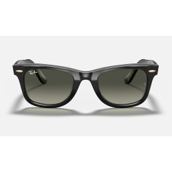 ORIGINAL WAYFARER @Collection
Lenses: Grey Gradient  +  Frame: Black