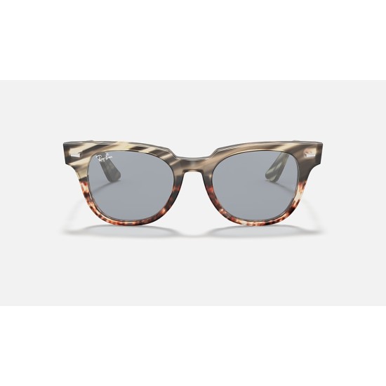 METEOR STRIPED HAVANA
Lenses: Blue Mirror  +  Frame: Striped Grey Gradient Brown