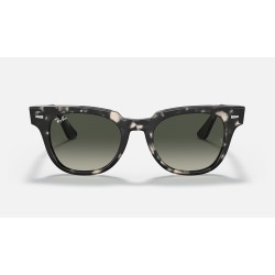 METEOR FLECK
Lenses: Grey Gradient  +  Frame: Grey Havana