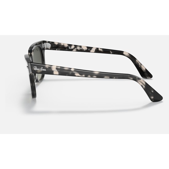 METEOR FLECK
Lenses: Grey Gradient  +  Frame: Grey Havana