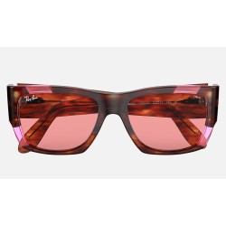 NOMAD PINK FLUO
Lenses: Pink Classic  +  Frame: Striped Havana and Pink Fluo
