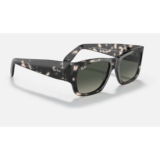 NOMAD FLECK
Lenses: Grey Gradient  +  Frame: Grey Havana