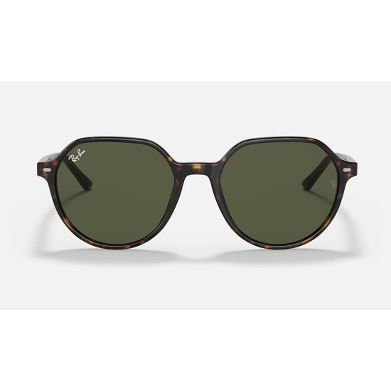 Thalia
Lenses: Green Classic G-15  +  Frame: Tortoise