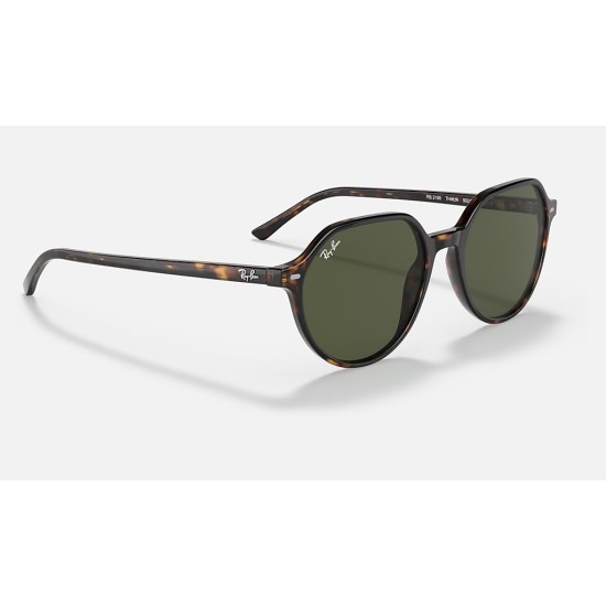 Thalia
Lenses: Green Classic G-15  +  Frame: Tortoise
