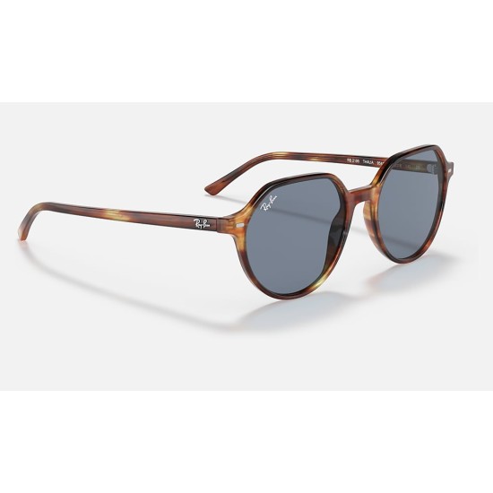 Thalia
Lenses: Blue Classic  +  Frame: Tortoise