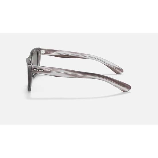 CARIBBEAN
Lenses: Dark Grey Classic  +  Frame: Striped Grey