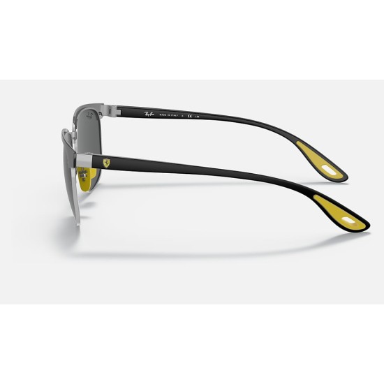 Scuderia Ferrari LTD | Customized by Carlos Sainz
Lenses: Grey Classic  +  Frame: Black On Silver