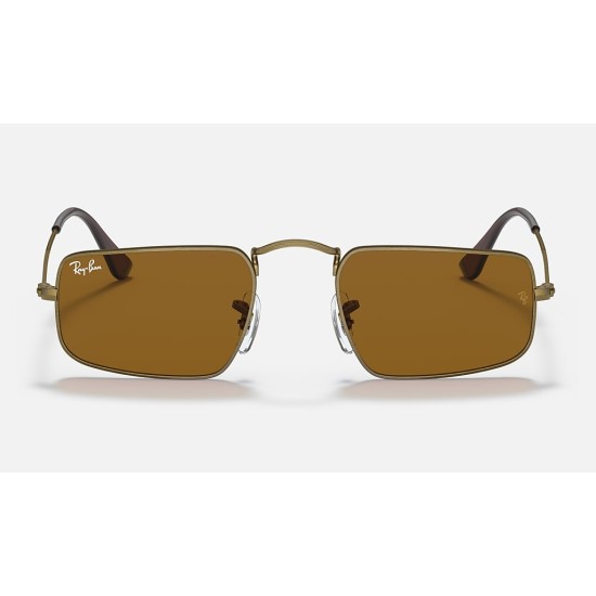 Julie
Lenses: Brown Classic B-15  +  Frame: Gold