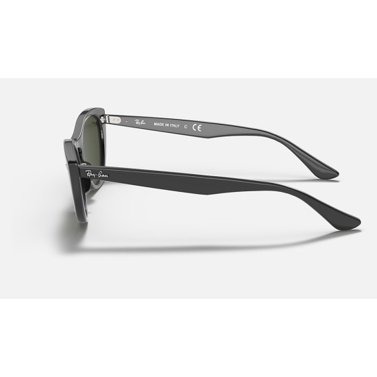 Nina
Lenses: Green Classic  +  Frame: Black