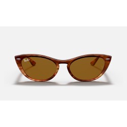 Nina
Lenses: Brown Classic  +  Frame: Tortoise