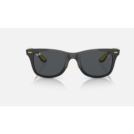 Wayfarer Carbon Fiber | Ferrari 75th Anniversary EditionLenses: Dark Grey Classic  +  Frame: Black