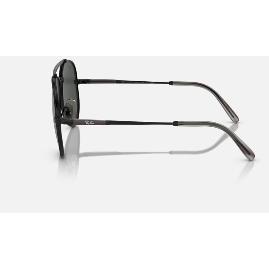 AVIATOR II TITANIUM
Lenses: Polarized Dark Grey Chromance Classic  +  Frame: Black