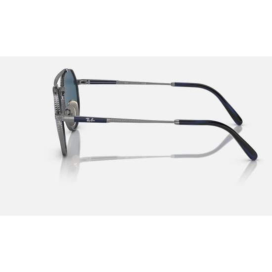 JACK II TITANIUM
Lenses: Polarized Blue Chromance Classic  +  Frame: Gunmetal